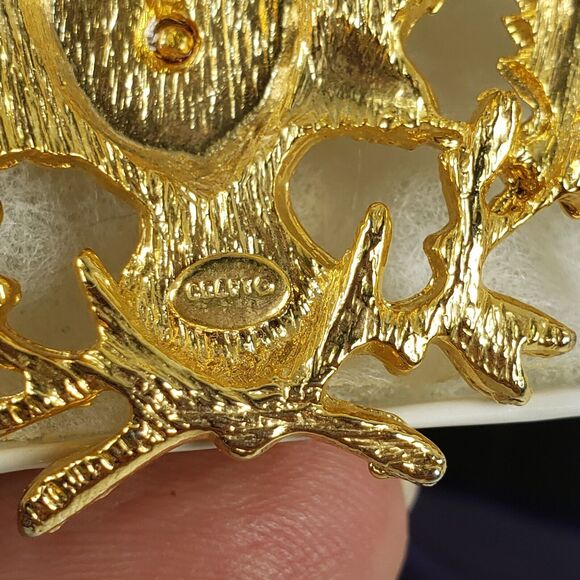 Vintage DaneCraft Coat of Arms Eagle Crown Ribbon Leaves Gold Heraldic Brooch - Picture 8 of 13